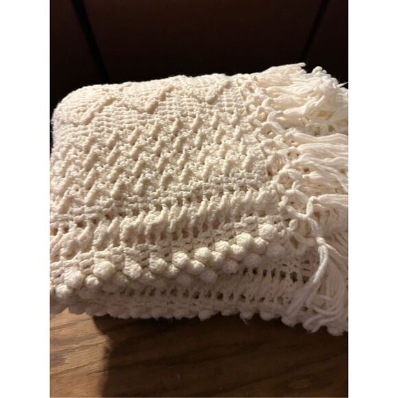 Shabby Chic Bohemian boho cream crochet blanket 61"x72" - Picture 8 of 8